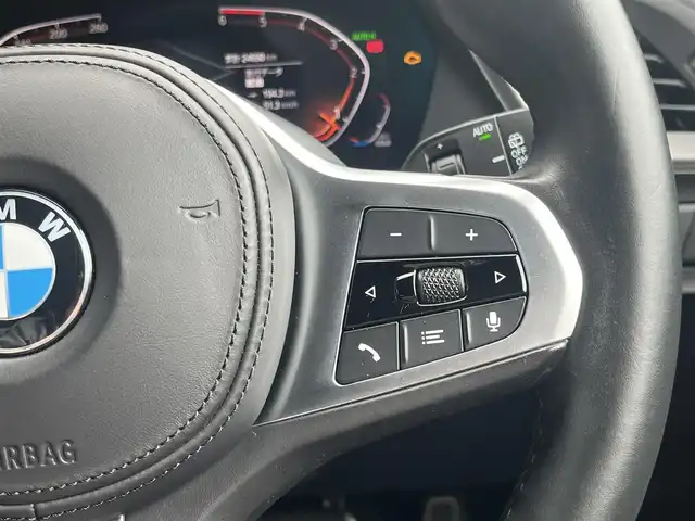 ＢＭＷ ＢＭＷ １１８ｄ Mスポーツ 静岡県 2022(令4)年 2.5万km 黒 メモリー付パワーシート/iDrive/(Bluetooth/AppliCarPlay/USB/AM/FM)/インテリジェントセーフティー/ACC/DSC/ワイヤレスチャージング/バックカメラ/コンフォートアクセス/LEDライト/純正18インチアルミホイール/ETC/ドライブレコーダー/取扱説明書