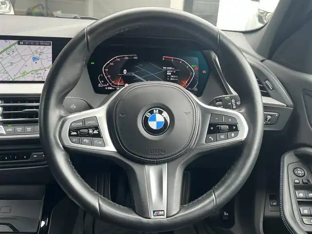ＢＭＷ ＢＭＷ １１８ｄ Mスポーツ 静岡県 2022(令4)年 2.5万km 黒 メモリー付パワーシート/iDrive/(Bluetooth/AppliCarPlay/USB/AM/FM)/インテリジェントセーフティー/ACC/DSC/ワイヤレスチャージング/バックカメラ/コンフォートアクセス/LEDライト/純正18インチアルミホイール/ETC/ドライブレコーダー/取扱説明書
