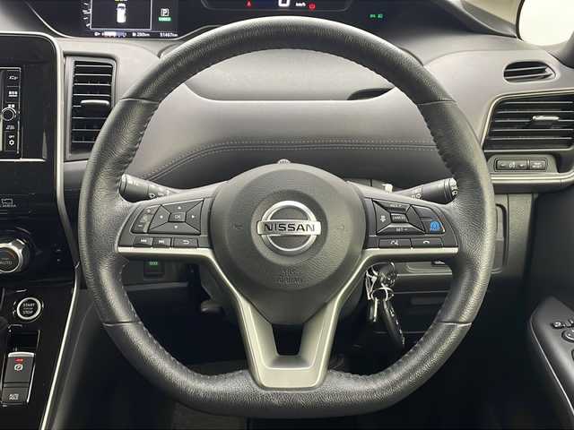 日産 セレナ ハイウェイスター V 秋田県 2020(令2)年 5.2万km マルーンレッド 2トーン ４WD/純正ナビ(Bluetooth/CD/DVD)/全方位カメラ/ステアリングヒーター/クルーズコントロール/アイドリングストップ/衝突被害軽減システム/両側パワースライドドア/純正AW/前後コーナーセンサー/サンシェード/ミュージックプレイヤー接続/LEDヘッドライト/スマートキー/スペアキー