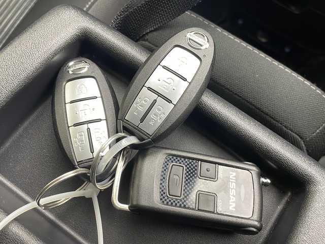 日産 セレナ ハイウェイスター V 秋田県 2020(令2)年 5.2万km マルーンレッド 2トーン ４WD/純正ナビ(Bluetooth/CD/DVD)/全方位カメラ/ステアリングヒーター/クルーズコントロール/アイドリングストップ/衝突被害軽減システム/両側パワースライドドア/純正AW/前後コーナーセンサー/サンシェード/ミュージックプレイヤー接続/LEDヘッドライト/スマートキー/スペアキー