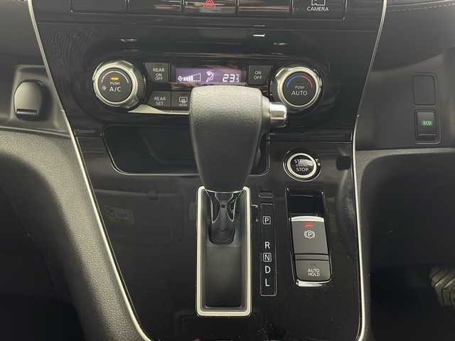 日産 セレナ ハイウェイスター V 秋田県 2020(令2)年 5.2万km マルーンレッド 2トーン ４WD/純正ナビ(Bluetooth/CD/DVD)/全方位カメラ/ステアリングヒーター/クルーズコントロール/アイドリングストップ/衝突被害軽減システム/両側パワースライドドア/純正AW/前後コーナーセンサー/サンシェード/ミュージックプレイヤー接続/LEDヘッドライト/スマートキー/スペアキー