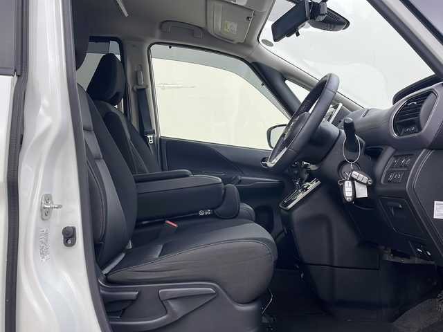 日産 セレナ ハイウェイスター V 秋田県 2020(令2)年 5.2万km マルーンレッド 2トーン ４WD/純正ナビ(Bluetooth/CD/DVD)/全方位カメラ/ステアリングヒーター/クルーズコントロール/アイドリングストップ/衝突被害軽減システム/両側パワースライドドア/純正AW/前後コーナーセンサー/サンシェード/ミュージックプレイヤー接続/LEDヘッドライト/スマートキー/スペアキー