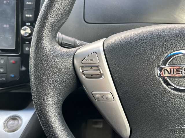 日産 セレナ ハイウェイスター Sエディション 千葉県 2015(平27)年 6.9万km ダイヤモンドブラック ８インチナビＭＭ５１５Ｄ－Ｌ　フリップダウンモニター　スマートミラー　クルコン　エマージェンシーブレーキ　パワースライドドア　ＢＴ　ＥＴＣ　ＤＶＤ　スマートキ　マット　純正１５インチＡＷ　オートライト