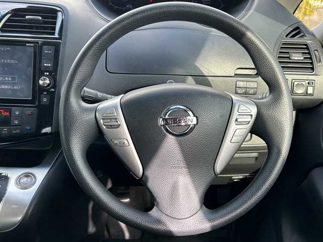 日産 セレナ ハイウェイスター Sエディション 千葉県 2015(平27)年 6.9万km ダイヤモンドブラック ８インチナビＭＭ５１５Ｄ－Ｌ　フリップダウンモニター　スマートミラー　クルコン　エマージェンシーブレーキ　パワースライドドア　ＢＴ　ＥＴＣ　ＤＶＤ　スマートキ　マット　純正１５インチＡＷ　オートライト