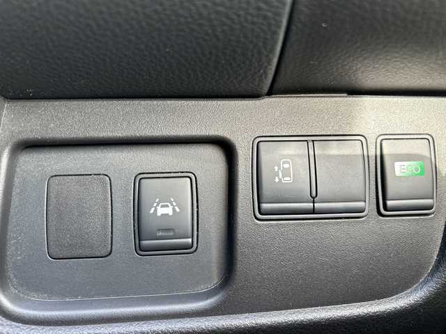 日産 セレナ ハイウェイスター Sエディション 千葉県 2015(平27)年 6.9万km ダイヤモンドブラック ８インチナビＭＭ５１５Ｄ－Ｌ　フリップダウンモニター　スマートミラー　クルコン　エマージェンシーブレーキ　パワースライドドア　ＢＴ　ＥＴＣ　ＤＶＤ　スマートキ　マット　純正１５インチＡＷ　オートライト