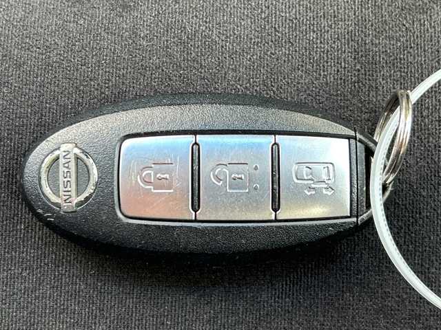 日産 セレナ ハイウェイスター Sエディション 千葉県 2015(平27)年 6.9万km ダイヤモンドブラック ８インチナビＭＭ５１５Ｄ－Ｌ　フリップダウンモニター　スマートミラー　クルコン　エマージェンシーブレーキ　パワースライドドア　ＢＴ　ＥＴＣ　ＤＶＤ　スマートキ　マット　純正１５インチＡＷ　オートライト