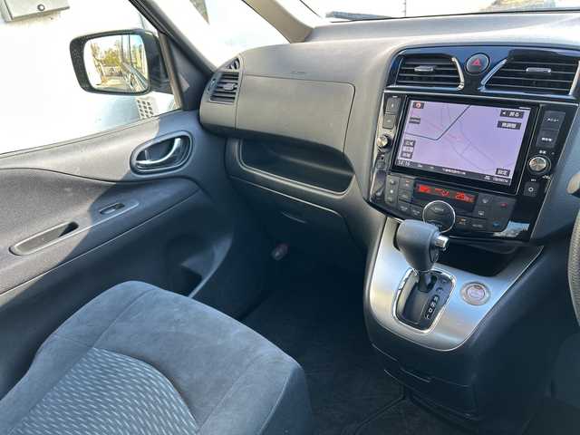 日産 セレナ ハイウェイスター Sエディション 千葉県 2015(平27)年 6.9万km ダイヤモンドブラック ８インチナビＭＭ５１５Ｄ－Ｌ　フリップダウンモニター　スマートミラー　クルコン　エマージェンシーブレーキ　パワースライドドア　ＢＴ　ＥＴＣ　ＤＶＤ　スマートキ　マット　純正１５インチＡＷ　オートライト