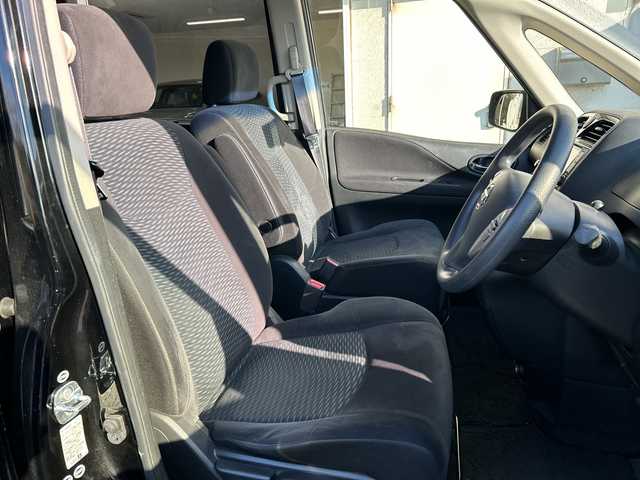 日産 セレナ ハイウェイスター Sエディション 千葉県 2015(平27)年 6.9万km ダイヤモンドブラック ８インチナビＭＭ５１５Ｄ－Ｌ　フリップダウンモニター　スマートミラー　クルコン　エマージェンシーブレーキ　パワースライドドア　ＢＴ　ＥＴＣ　ＤＶＤ　スマートキ　マット　純正１５インチＡＷ　オートライト