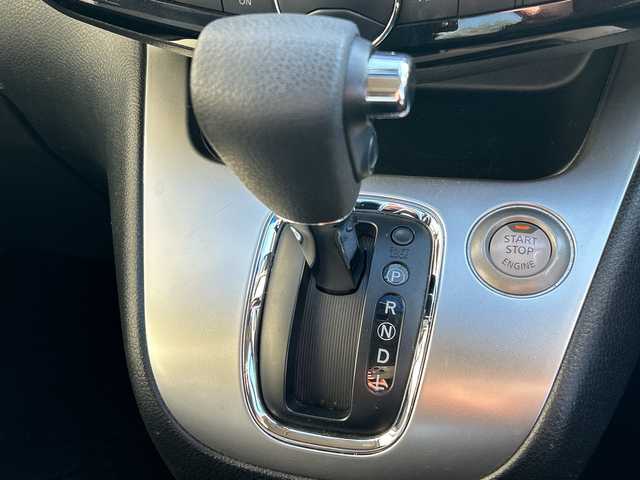 日産 セレナ ハイウェイスター Sエディション 千葉県 2015(平27)年 6.9万km ダイヤモンドブラック ８インチナビＭＭ５１５Ｄ－Ｌ　フリップダウンモニター　スマートミラー　クルコン　エマージェンシーブレーキ　パワースライドドア　ＢＴ　ＥＴＣ　ＤＶＤ　スマートキ　マット　純正１５インチＡＷ　オートライト