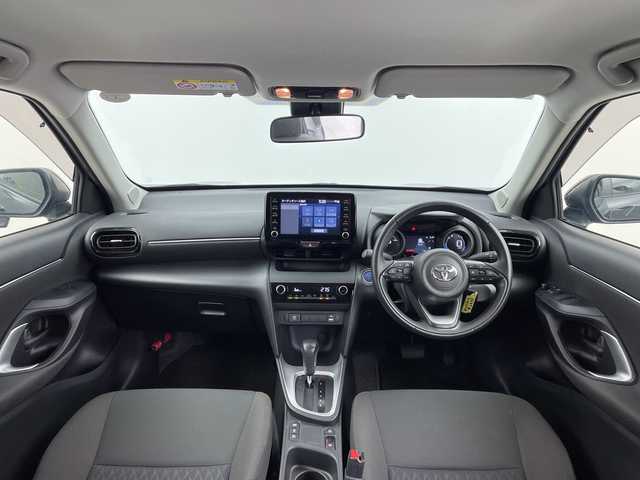 トヨタ ヤリスクロス ハイブリッド G 愛知県 2022(令4)年 2.4万km ブラックマイカ 純正８型ディスプレイオーディオ/ＢＴ/USB/AM/FM/Apple Car Play/Android Auto/バックカメラ　/トヨタセーフティセンス　/・プリクラッシュセーフティ/・レーントレーシングアシスト（LTA）/・レーダークルーズコントロール/・パーキングサポートブレーキ（PKSB）/・クリアランスソナー/・オートマチックハイビーム（AHB）/・ロードサインアシスト（RSA）/ＬＥＤオートライト　/革巻きステアリング/ステアリングスイッチ/電動パーキング　/オートホールド/プッシュスタート/スマートキー/電動格納ミラー/横滑り防止/純正ドアバイザー/純正フロアマット　/純正１６インチＡＷ