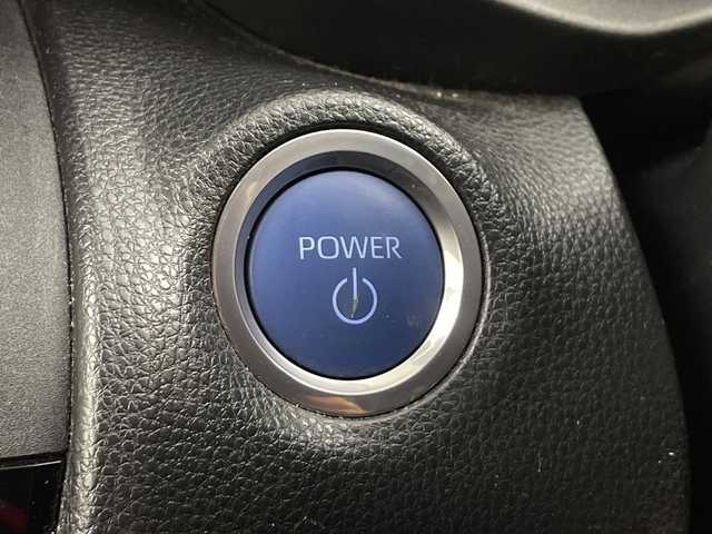 トヨタ ヤリスクロス ハイブリッド G 愛知県 2022(令4)年 2.4万km ブラックマイカ 純正８型ディスプレイオーディオ/ＢＴ/USB/AM/FM/Apple Car Play/Android Auto/バックカメラ　/トヨタセーフティセンス　/・プリクラッシュセーフティ/・レーントレーシングアシスト（LTA）/・レーダークルーズコントロール/・パーキングサポートブレーキ（PKSB）/・クリアランスソナー/・オートマチックハイビーム（AHB）/・ロードサインアシスト（RSA）/ＬＥＤオートライト　/革巻きステアリング/ステアリングスイッチ/電動パーキング　/オートホールド/プッシュスタート/スマートキー/電動格納ミラー/横滑り防止/純正ドアバイザー/純正フロアマット　/純正１６インチＡＷ