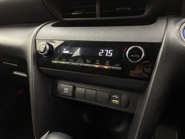 トヨタ ヤリスクロス ハイブリッド G 愛知県 2022(令4)年 2.4万km ブラックマイカ 純正８型ディスプレイオーディオ/ＢＴ/USB/AM/FM/Apple Car Play/Android Auto/バックカメラ　/トヨタセーフティセンス　/・プリクラッシュセーフティ/・レーントレーシングアシスト（LTA）/・レーダークルーズコントロール/・パーキングサポートブレーキ（PKSB）/・クリアランスソナー/・オートマチックハイビーム（AHB）/・ロードサインアシスト（RSA）/ＬＥＤオートライト　/革巻きステアリング/ステアリングスイッチ/電動パーキング　/オートホールド/プッシュスタート/スマートキー/電動格納ミラー/横滑り防止/純正ドアバイザー/純正フロアマット　/純正１６インチＡＷ