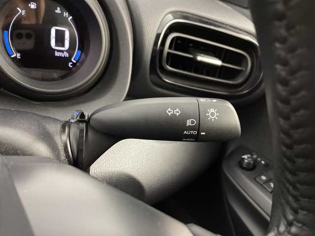 トヨタ ヤリスクロス ハイブリッド G 愛知県 2022(令4)年 2.4万km ブラックマイカ 純正８型ディスプレイオーディオ/ＢＴ/USB/AM/FM/Apple Car Play/Android Auto/バックカメラ　/トヨタセーフティセンス　/・プリクラッシュセーフティ/・レーントレーシングアシスト（LTA）/・レーダークルーズコントロール/・パーキングサポートブレーキ（PKSB）/・クリアランスソナー/・オートマチックハイビーム（AHB）/・ロードサインアシスト（RSA）/ＬＥＤオートライト　/革巻きステアリング/ステアリングスイッチ/電動パーキング　/オートホールド/プッシュスタート/スマートキー/電動格納ミラー/横滑り防止/純正ドアバイザー/純正フロアマット　/純正１６インチＡＷ