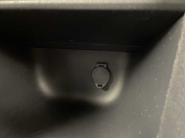 トヨタ ヤリスクロス ハイブリッド G 愛知県 2022(令4)年 2.4万km ブラックマイカ 純正８型ディスプレイオーディオ/ＢＴ/USB/AM/FM/Apple Car Play/Android Auto/バックカメラ　/トヨタセーフティセンス　/・プリクラッシュセーフティ/・レーントレーシングアシスト（LTA）/・レーダークルーズコントロール/・パーキングサポートブレーキ（PKSB）/・クリアランスソナー/・オートマチックハイビーム（AHB）/・ロードサインアシスト（RSA）/ＬＥＤオートライト　/革巻きステアリング/ステアリングスイッチ/電動パーキング　/オートホールド/プッシュスタート/スマートキー/電動格納ミラー/横滑り防止/純正ドアバイザー/純正フロアマット　/純正１６インチＡＷ