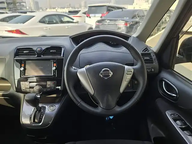 日産 セレナ ライダー BラインS HVAセーフ 福岡県 2015(平27)年 7.9万km ダイヤモンドブラック 純正ナビ/フルセグTV/両側パワースライドドア/専用アラウンドビューモニター/ビルトインETC/クルーズコントロール/フロント/バックソナー/衝突被害軽減ブレーキ/車線逸脱警報/踏み間違い衝突防止アシスト/LEDヘッドランプ/デュアルオートエアコン/革巻きステアリング/2列目折り畳み式パーソナルテーブル/純正16インチアルミホイール/スマートキー/イモビライザー/プッシュエンジンスターター/禁煙車