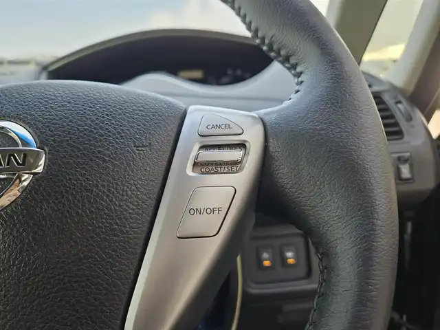 日産 セレナ ライダー BラインS HVAセーフ 福岡県 2015(平27)年 7.9万km ダイヤモンドブラック 純正ナビ/フルセグTV/両側パワースライドドア/専用アラウンドビューモニター/ビルトインETC/クルーズコントロール/フロント/バックソナー/衝突被害軽減ブレーキ/車線逸脱警報/踏み間違い衝突防止アシスト/LEDヘッドランプ/デュアルオートエアコン/革巻きステアリング/2列目折り畳み式パーソナルテーブル/純正16インチアルミホイール/スマートキー/イモビライザー/プッシュエンジンスターター/禁煙車