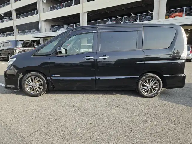 日産 セレナ ライダー BラインS HVAセーフ 福岡県 2015(平27)年 7.9万km ダイヤモンドブラック 純正ナビ/フルセグTV/両側パワースライドドア/専用アラウンドビューモニター/ビルトインETC/クルーズコントロール/フロント/バックソナー/衝突被害軽減ブレーキ/車線逸脱警報/踏み間違い衝突防止アシスト/LEDヘッドランプ/デュアルオートエアコン/革巻きステアリング/2列目折り畳み式パーソナルテーブル/純正16インチアルミホイール/スマートキー/イモビライザー/プッシュエンジンスターター/禁煙車