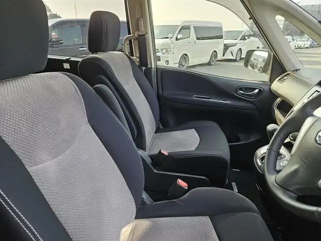 日産 セレナ ライダー BラインS HVAセーフ 福岡県 2015(平27)年 7.9万km ダイヤモンドブラック 純正ナビ/フルセグTV/両側パワースライドドア/専用アラウンドビューモニター/ビルトインETC/クルーズコントロール/フロント/バックソナー/衝突被害軽減ブレーキ/車線逸脱警報/踏み間違い衝突防止アシスト/LEDヘッドランプ/デュアルオートエアコン/革巻きステアリング/2列目折り畳み式パーソナルテーブル/純正16インチアルミホイール/スマートキー/イモビライザー/プッシュエンジンスターター/禁煙車