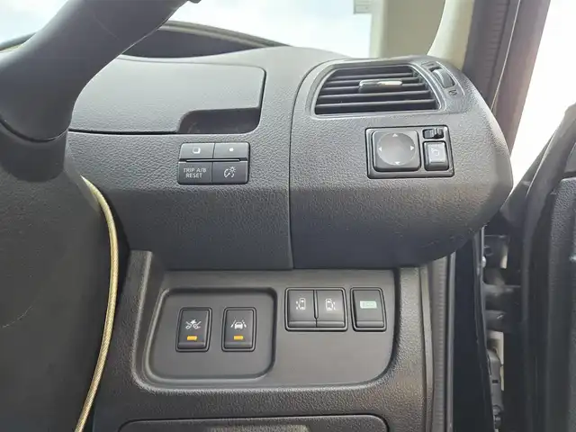 日産 セレナ ライダー BラインS HVAセーフ 福岡県 2015(平27)年 7.9万km ダイヤモンドブラック 純正ナビ/フルセグTV/両側パワースライドドア/専用アラウンドビューモニター/ビルトインETC/クルーズコントロール/フロント/バックソナー/衝突被害軽減ブレーキ/車線逸脱警報/踏み間違い衝突防止アシスト/LEDヘッドランプ/デュアルオートエアコン/革巻きステアリング/2列目折り畳み式パーソナルテーブル/純正16インチアルミホイール/スマートキー/イモビライザー/プッシュエンジンスターター/禁煙車