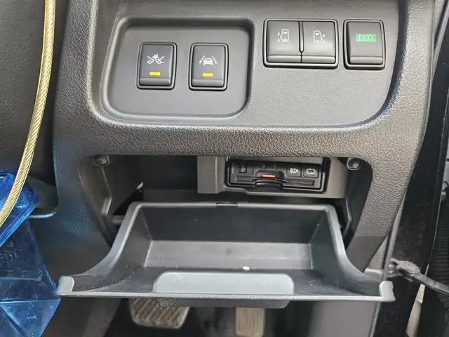 日産 セレナ ライダー BラインS HVAセーフ 福岡県 2015(平27)年 7.9万km ダイヤモンドブラック 純正ナビ/フルセグTV/両側パワースライドドア/専用アラウンドビューモニター/ビルトインETC/クルーズコントロール/フロント/バックソナー/衝突被害軽減ブレーキ/車線逸脱警報/踏み間違い衝突防止アシスト/LEDヘッドランプ/デュアルオートエアコン/革巻きステアリング/2列目折り畳み式パーソナルテーブル/純正16インチアルミホイール/スマートキー/イモビライザー/プッシュエンジンスターター/禁煙車