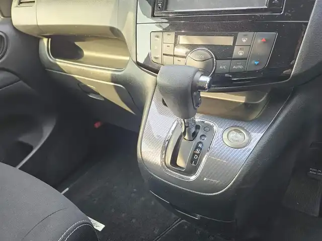 日産 セレナ ライダー BラインS HVAセーフ 福岡県 2015(平27)年 7.9万km ダイヤモンドブラック 純正ナビ/フルセグTV/両側パワースライドドア/専用アラウンドビューモニター/ビルトインETC/クルーズコントロール/フロント/バックソナー/衝突被害軽減ブレーキ/車線逸脱警報/踏み間違い衝突防止アシスト/LEDヘッドランプ/デュアルオートエアコン/革巻きステアリング/2列目折り畳み式パーソナルテーブル/純正16インチアルミホイール/スマートキー/イモビライザー/プッシュエンジンスターター/禁煙車