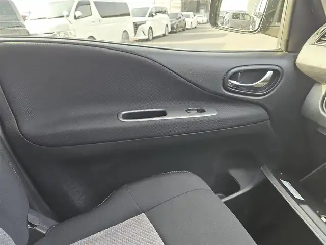 日産 セレナ ライダー BラインS HVAセーフ 福岡県 2015(平27)年 7.9万km ダイヤモンドブラック 純正ナビ/フルセグTV/両側パワースライドドア/専用アラウンドビューモニター/ビルトインETC/クルーズコントロール/フロント/バックソナー/衝突被害軽減ブレーキ/車線逸脱警報/踏み間違い衝突防止アシスト/LEDヘッドランプ/デュアルオートエアコン/革巻きステアリング/2列目折り畳み式パーソナルテーブル/純正16インチアルミホイール/スマートキー/イモビライザー/プッシュエンジンスターター/禁煙車