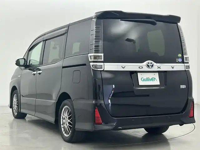 トヨタ ヴォクシー ハイブリッド ZS 煌Ⅱ 熊本県 2020(令2)年 5.7万km ブラック 禁煙車　/純正９インチナビ（ＣＤ・ＤＶＤ・フルセグ・ＢＴ・ＳＤ・ＵＳＢ・HDMI）/バックカメラ　/社外前後ドライブレコーダー　/純正フリップダウンモニター/ビルトインＥＴＣ２．０　/両側パワースライドドア　/クルーズコントロール/衝突軽減ブレーキ/横滑り防止/アイドリングストップ/前席シートヒーター/純正フロアマット/純正16インチAW/オートライト/オートマチックハイビーム/LEDヘッドライト/フォグライト/スマートキー/プッシュスタート/スペアキー1本