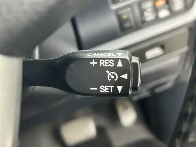 トヨタ ヴォクシー ハイブリッド ZS 煌Ⅱ 熊本県 2020(令2)年 5.7万km ブラック 禁煙車　/純正９インチナビ（ＣＤ・ＤＶＤ・フルセグ・ＢＴ・ＳＤ・ＵＳＢ・HDMI）/バックカメラ　/社外前後ドライブレコーダー　/純正フリップダウンモニター/ビルトインＥＴＣ２．０　/両側パワースライドドア　/クルーズコントロール/衝突軽減ブレーキ/横滑り防止/アイドリングストップ/前席シートヒーター/純正フロアマット/純正16インチAW/オートライト/オートマチックハイビーム/LEDヘッドライト/フォグライト/スマートキー/プッシュスタート/スペアキー1本