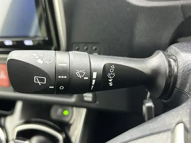 トヨタ ヴォクシー ハイブリッド ZS 煌Ⅱ 熊本県 2020(令2)年 5.7万km ブラック 禁煙車　/純正９インチナビ（ＣＤ・ＤＶＤ・フルセグ・ＢＴ・ＳＤ・ＵＳＢ・HDMI）/バックカメラ　/社外前後ドライブレコーダー　/純正フリップダウンモニター/ビルトインＥＴＣ２．０　/両側パワースライドドア　/クルーズコントロール/衝突軽減ブレーキ/横滑り防止/アイドリングストップ/前席シートヒーター/純正フロアマット/純正16インチAW/オートライト/オートマチックハイビーム/LEDヘッドライト/フォグライト/スマートキー/プッシュスタート/スペアキー1本