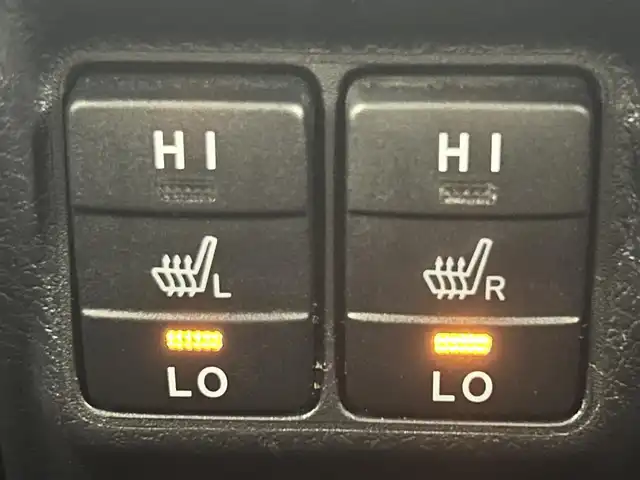 トヨタ ヴォクシー ハイブリッド ZS 煌Ⅱ 熊本県 2020(令2)年 5.7万km ブラック 禁煙車　/純正９インチナビ（ＣＤ・ＤＶＤ・フルセグ・ＢＴ・ＳＤ・ＵＳＢ・HDMI）/バックカメラ　/社外前後ドライブレコーダー　/純正フリップダウンモニター/ビルトインＥＴＣ２．０　/両側パワースライドドア　/クルーズコントロール/衝突軽減ブレーキ/横滑り防止/アイドリングストップ/前席シートヒーター/純正フロアマット/純正16インチAW/オートライト/オートマチックハイビーム/LEDヘッドライト/フォグライト/スマートキー/プッシュスタート/スペアキー1本