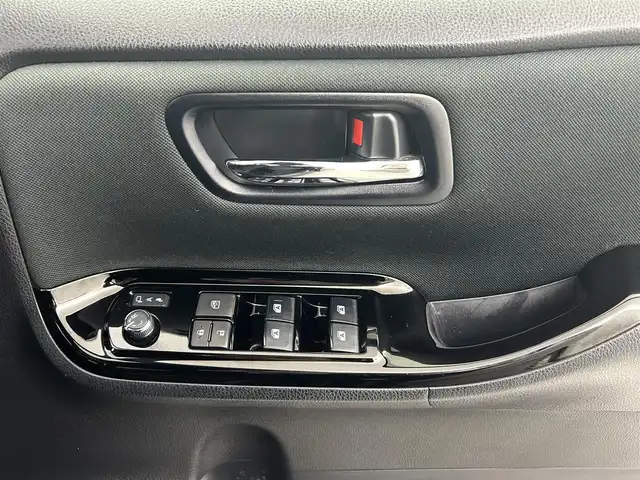 トヨタ ヴォクシー ハイブリッド ZS 煌Ⅱ 熊本県 2020(令2)年 5.7万km ブラック 禁煙車　/純正９インチナビ（ＣＤ・ＤＶＤ・フルセグ・ＢＴ・ＳＤ・ＵＳＢ・HDMI）/バックカメラ　/社外前後ドライブレコーダー　/純正フリップダウンモニター/ビルトインＥＴＣ２．０　/両側パワースライドドア　/クルーズコントロール/衝突軽減ブレーキ/横滑り防止/アイドリングストップ/前席シートヒーター/純正フロアマット/純正16インチAW/オートライト/オートマチックハイビーム/LEDヘッドライト/フォグライト/スマートキー/プッシュスタート/スペアキー1本