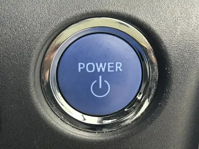 トヨタ ヴォクシー ハイブリッド ZS 煌Ⅱ 熊本県 2020(令2)年 5.7万km ブラック 禁煙車　/純正９インチナビ（ＣＤ・ＤＶＤ・フルセグ・ＢＴ・ＳＤ・ＵＳＢ・HDMI）/バックカメラ　/社外前後ドライブレコーダー　/純正フリップダウンモニター/ビルトインＥＴＣ２．０　/両側パワースライドドア　/クルーズコントロール/衝突軽減ブレーキ/横滑り防止/アイドリングストップ/前席シートヒーター/純正フロアマット/純正16インチAW/オートライト/オートマチックハイビーム/LEDヘッドライト/フォグライト/スマートキー/プッシュスタート/スペアキー1本