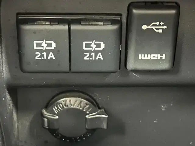 トヨタ ヴォクシー ハイブリッド ZS 煌Ⅱ 熊本県 2020(令2)年 5.7万km ブラック 禁煙車　/純正９インチナビ（ＣＤ・ＤＶＤ・フルセグ・ＢＴ・ＳＤ・ＵＳＢ・HDMI）/バックカメラ　/社外前後ドライブレコーダー　/純正フリップダウンモニター/ビルトインＥＴＣ２．０　/両側パワースライドドア　/クルーズコントロール/衝突軽減ブレーキ/横滑り防止/アイドリングストップ/前席シートヒーター/純正フロアマット/純正16インチAW/オートライト/オートマチックハイビーム/LEDヘッドライト/フォグライト/スマートキー/プッシュスタート/スペアキー1本