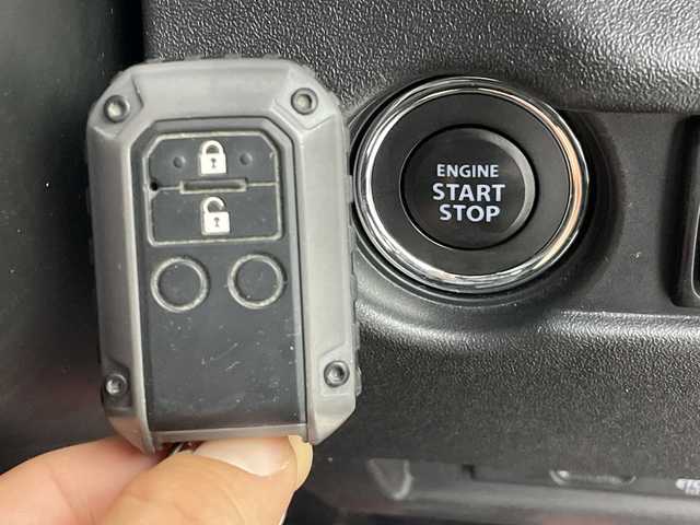 スズキ ジムニー XC 群馬県 2022(令4)年 2.4万km ミディアムグレー ４ＷＤターボ　アルパイン９型ディスプレイオーディオ　ＥＴＣ　ドラレコ　電子ミラー　衝突被害軽減システム　シートヒーター　クルーズコントロール　ダウンヒルアシスト　ＪＩＭＫＥＮＴＡＣマフラー　禁煙車