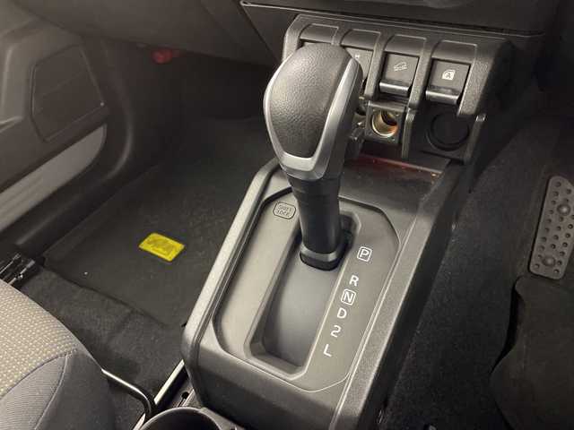 スズキ ジムニー XC 群馬県 2022(令4)年 2.4万km ミディアムグレー ４ＷＤターボ　アルパイン９型ディスプレイオーディオ　ＥＴＣ　ドラレコ　電子ミラー　衝突被害軽減システム　シートヒーター　クルーズコントロール　ダウンヒルアシスト　ＪＩＭＫＥＮＴＡＣマフラー　禁煙車