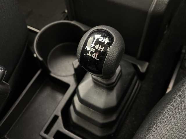 スズキ ジムニー XC 群馬県 2022(令4)年 2.4万km ミディアムグレー ４ＷＤターボ　アルパイン９型ディスプレイオーディオ　ＥＴＣ　ドラレコ　電子ミラー　衝突被害軽減システム　シートヒーター　クルーズコントロール　ダウンヒルアシスト　ＪＩＭＫＥＮＴＡＣマフラー　禁煙車