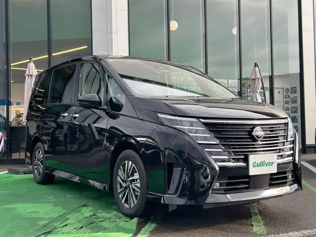 日産 セレナ e－パワー ハイウェイスター V 長崎県 2024(令6)年 0.2万km ダイヤモンドブラック /純正12.3型ナビ/（ＡＭ/ＦＭ/Bluetooth/フルセグTV）//全方位カメラ//両側パワースライドドア//プロパイロット//ナビ連動前後ドライブレコーダー//インテリジェントルームミラー//インテリジェントエマージェンシーブレーキ//ワイヤレス充電//純正ETC//オートエアコン//コーナーセンサー//LEDヘッドライト//オートライト/オートマチックハイビーム//スマートキー×２/プッシュスタート//純正16インチアルミホイール//純正フロアマット//USB入力端子//盗難防止装置