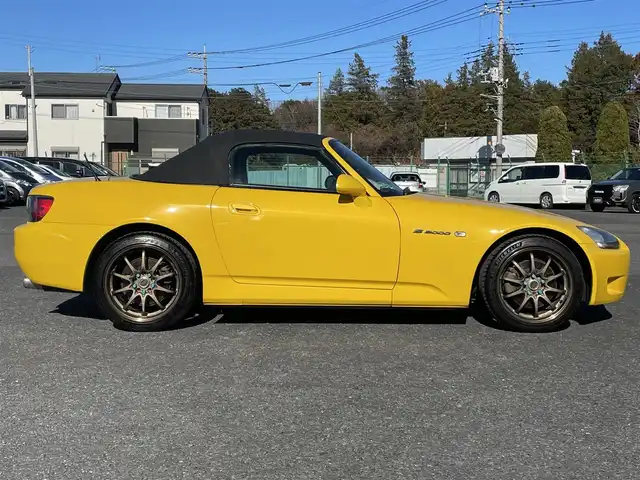 ホンダ Ｓ２０００ 千葉県 2001(平13)年 3.3万km インディイエローパール Y52P:インディイエローパール/OPレッドインテリア/レッドレザー/CE28N17インチAW/ガラススクリーン/レイズCE28N17インチAW/HIDヘッドライト/保証書/取扱説明書/スペアキー有