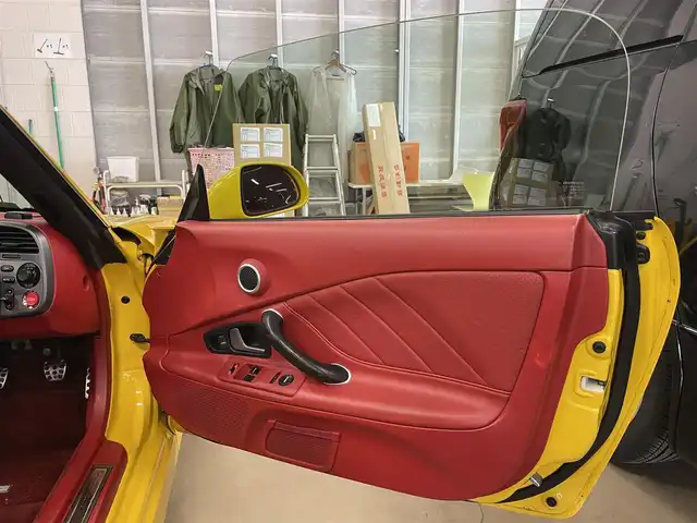 ホンダ Ｓ２０００ 千葉県 2001(平13)年 3.3万km インディイエローパール Y52P:インディイエローパール/OPレッドインテリア/レッドレザー/CE28N17インチAW/ガラススクリーン/レイズCE28N17インチAW/HIDヘッドライト/保証書/取扱説明書/スペアキー有