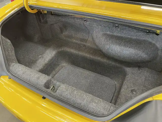 ホンダ Ｓ２０００ 千葉県 2001(平13)年 3.3万km インディイエローパール Y52P:インディイエローパール/OPレッドインテリア/レッドレザー/CE28N17インチAW/ガラススクリーン/レイズCE28N17インチAW/HIDヘッドライト/保証書/取扱説明書/スペアキー有