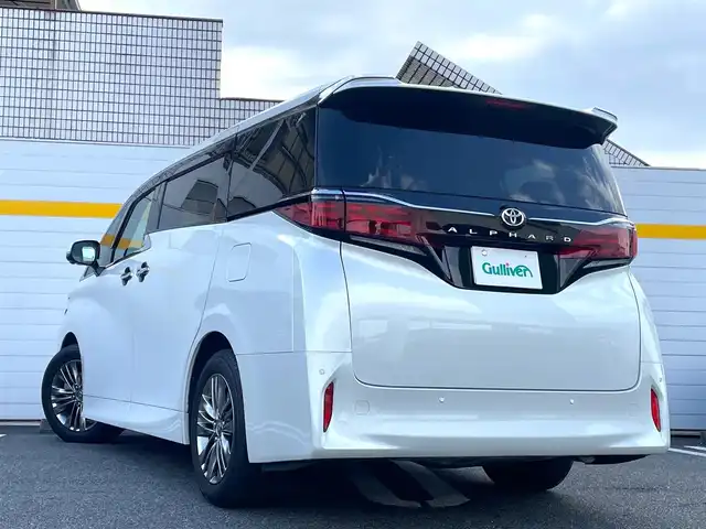 トヨタ アルファード Z 埼玉県 2023(令5)年 0.6万km プラチナホワイトパールマイカ /ワンオーナー//純正メモリナビ//フルセグTV//全方位モニター//Bluetoothオーディオ//黒レザーシート//前2席パワーシート//前席.２列目シートヒータ&エアシート//2ndシートオットマン//両側パワースライドドア//アダプティブクルーズコントロール//ビルトインETC2.0//スマートキー×2//LEDヘッドライト/LEDフォグ//パワーバックドア//前後ドライブレコーダー//PCS/LDA/BSM//RCTA/PKSB/RSA//クリアランスソナー//W.サイド.カーテンエアバッグ//ABS/横滑り防止装置//革巻きステアリング//オートライト/オートハイビーム//プライバシーガラス//ドアバイザー//純正18インチAW//新車時保証書//オーナーズマニュアル