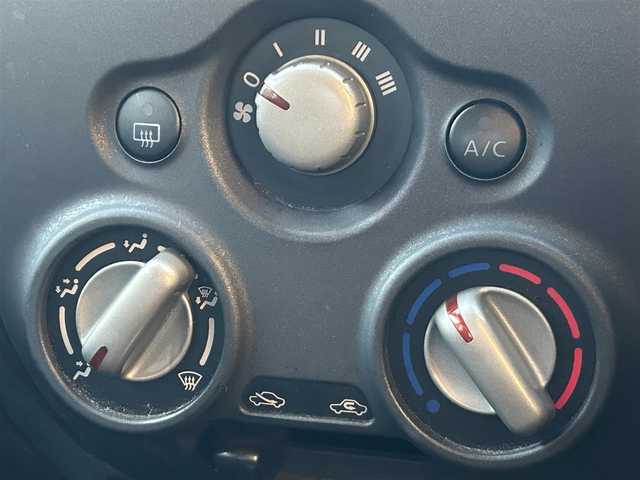 日産 ノート X FOUR 岩手県 2016(平28)年 8.9万km インペリアルアンバーP 衝突軽減装置 /純正エンジンスターター/プッシュスタート /スマートキー×2 /純正オーディオ /オートライト /リアワイパー/ドアバイザー /フロアマット/社外シートカバー /電格ミラー/横滑り防止装置 /保証書　取説