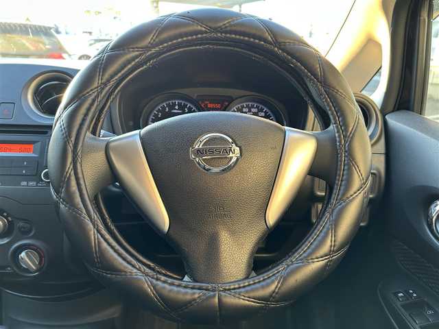 日産 ノート X FOUR 岩手県 2016(平28)年 8.9万km インペリアルアンバーP 衝突軽減装置 /純正エンジンスターター/プッシュスタート /スマートキー×2 /純正オーディオ /オートライト /リアワイパー/ドアバイザー /フロアマット/社外シートカバー /電格ミラー/横滑り防止装置 /保証書　取説