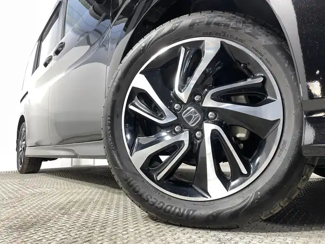 ホンダ ステップワゴン スパーダ クルスピセンシング 大阪府 2017(平29)年 5.5万km プレミアムスパークルブラックパール 純正ナビ(フルセグ/DVD再生/Bluetooth) 衝突軽減 後席モニター 両側パワースライドドア バックカメラ ETC レーダークルコン ハーフレザー シートヒーター ドラレコ パドルシフト