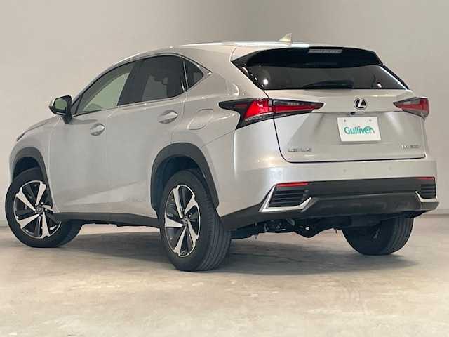 レクサス ＮＸ 300h Iパッケージ 宮城県 2018(平30)年 4.2万km プラチナムシルバーメタリック 純正SDナビ/レクサスセーフティーセンスプラス/・プリクラッシュセーフティシステム（衝突回避支援、被害軽減）/・レーンディパーチャーアラート/・キーピングアシスト/・オートマチック＆アダプティブハイビームシステム/・レーダークルーズコントロール/ブレーキホールド/パドルシフト/バックカメラ/コーナーセンサー/プッシュスタート/ETC2.0/ステアリングヒーター/レザーシート/シートメモリー/シートヒーター/3眼LEDヘッドライト/純正アルミ/純正フロアマット