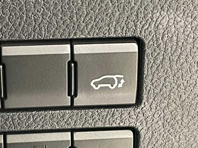 レクサス ＮＸ 300h Iパッケージ 宮城県 2018(平30)年 4.2万km プラチナムシルバーメタリック 純正SDナビ/レクサスセーフティーセンスプラス/・プリクラッシュセーフティシステム（衝突回避支援、被害軽減）/・レーンディパーチャーアラート/・キーピングアシスト/・オートマチック＆アダプティブハイビームシステム/・レーダークルーズコントロール/ブレーキホールド/パドルシフト/バックカメラ/コーナーセンサー/プッシュスタート/ETC2.0/ステアリングヒーター/レザーシート/シートメモリー/シートヒーター/3眼LEDヘッドライト/純正アルミ/純正フロアマット