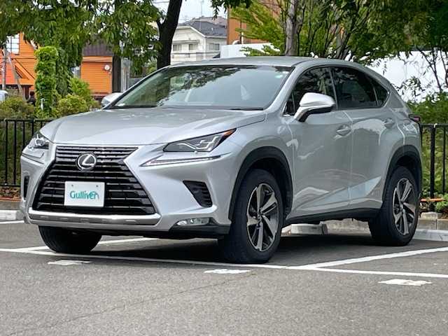 レクサス ＮＸ 300h Iパッケージ 宮城県 2018(平30)年 4.2万km プラチナムシルバーメタリック 純正SDナビ/レクサスセーフティーセンスプラス/・プリクラッシュセーフティシステム（衝突回避支援、被害軽減）/・レーンディパーチャーアラート/・キーピングアシスト/・オートマチック＆アダプティブハイビームシステム/・レーダークルーズコントロール/ブレーキホールド/パドルシフト/バックカメラ/コーナーセンサー/プッシュスタート/ETC2.0/ステアリングヒーター/レザーシート/シートメモリー/シートヒーター/3眼LEDヘッドライト/純正アルミ/純正フロアマット