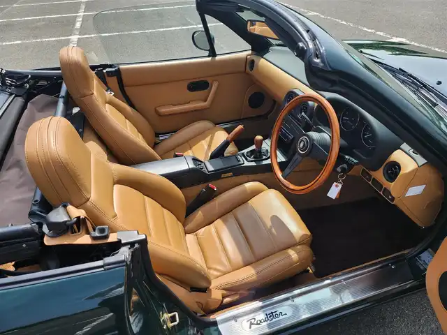 ユーノス ロードスター Vスペシャル 福岡県 1992(平4)年 9.2万km 緑 社外CDステレオ/（Bluetooth、UBS入力）/ナルディ製ステアリング/ナルディ製シフトノブ/ウッドサイドブレーキノブ/Vスペシャルフロアマット/社外14インチアルミホイール/TEIN減衰力調整付車高調/・MAQｓスプリング（70.180.10）/　に組み替え済み/・TEINスプリングは車内積込み/リアスクリーン（ガラス製）/ボディーカバー（車内積み）/泥よけ（車内積み）/トノカバー（車内積み）/取扱説明書/ETC