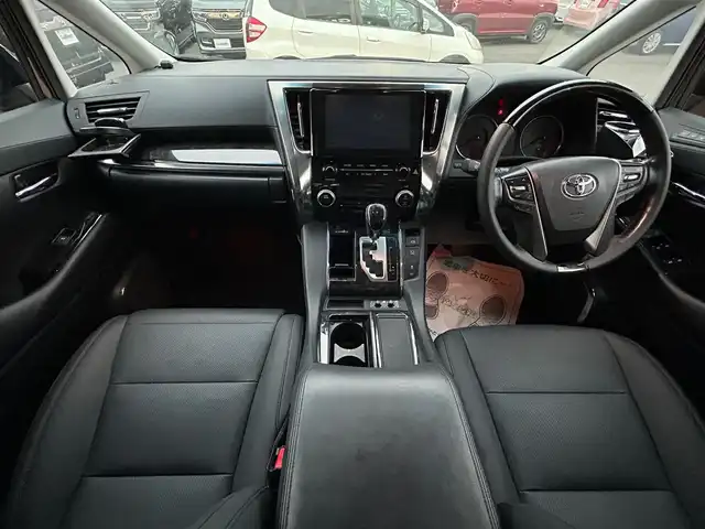 トヨタ アルファード S Cパッケージ 静岡県 2020(令2)年 4.6万km スパークリングブラックパールクリスタルシャイン エンジンスタートボタン/パワーステアリング/パワーウィンドウ/MTモード付AT/100V充電/スマートキー/スペアキー１本/クルーズコントロール/フリップダウンモニター/純正ETC2.0/USB入力端子/バックカメラ/純正メーカーOPメモリナビ（BT.フルセグ）/3列シート/サンルーフ/オットマン/電動リアゲート/フロアマット/D席N席パワーシート/レザーシート/D席N席シートヒーター/D席N席エアシート/両側パワースライドドア/純正アルミホイール/ABS/横滑り防止装置/コーナーセンサー前後/レーンキープアシスト/オートライト/オートマチックハイビーム/LEDヘッドライト/W+サイドエアバック/衝突軽減システム/ステアリングヒーター