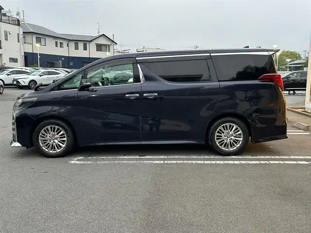トヨタ アルファード S Cパッケージ 静岡県 2020(令2)年 4.6万km スパークリングブラックパールクリスタルシャイン エンジンスタートボタン/パワーステアリング/パワーウィンドウ/MTモード付AT/100V充電/スマートキー/スペアキー１本/クルーズコントロール/フリップダウンモニター/純正ETC2.0/USB入力端子/バックカメラ/純正メーカーOPメモリナビ（BT.フルセグ）/3列シート/サンルーフ/オットマン/電動リアゲート/フロアマット/D席N席パワーシート/レザーシート/D席N席シートヒーター/D席N席エアシート/両側パワースライドドア/純正アルミホイール/ABS/横滑り防止装置/コーナーセンサー前後/レーンキープアシスト/オートライト/オートマチックハイビーム/LEDヘッドライト/W+サイドエアバック/衝突軽減システム/ステアリングヒーター